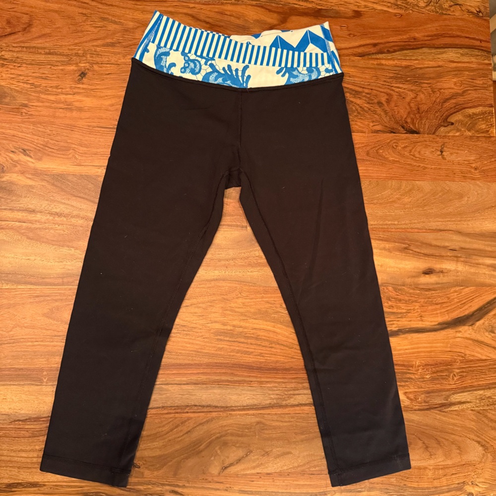 lululemon athletica Women’s Leggings with Blue and White Patterned Waistband